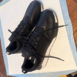 New Balance Men's Black and White Sneakers Like New
